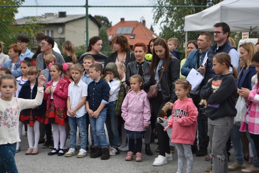 Festyn Pieczonego Ziemniaka w Serbach. Do świetlicy przyszły...