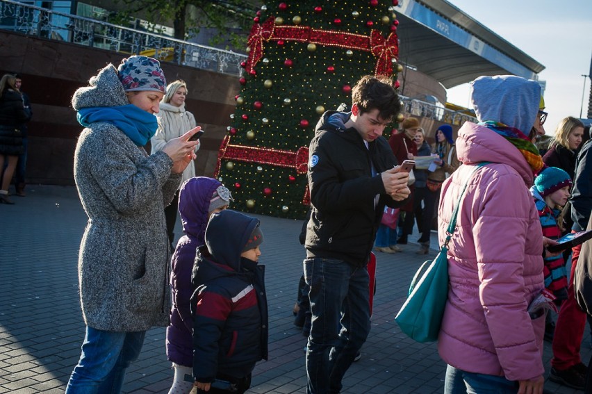 Krwawy telefon stanął w centrum. Wyjątkowy flashmob w...