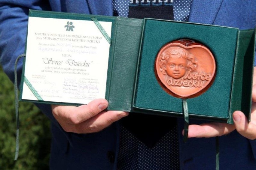 Medal Serce Dziecku przyznany osobie związanej ze Stowarzyszeniem „Mamy Wielkie Serca”