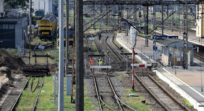 Trwają roboty wokół inowrocławskiego dworca PKP. Ekipy...