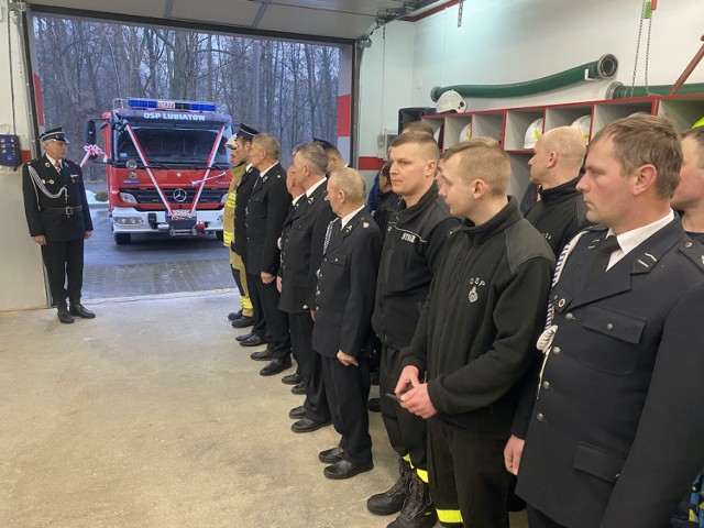 Nowy wóz strażacki przekazano OSP Lubiatów (gmina Wolbórz) - ZDJĘCIA