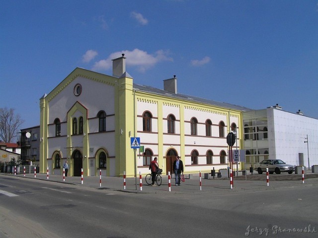 Synagoga - Miejsko-Gminny Ośrodek Kultury w Żarkach.