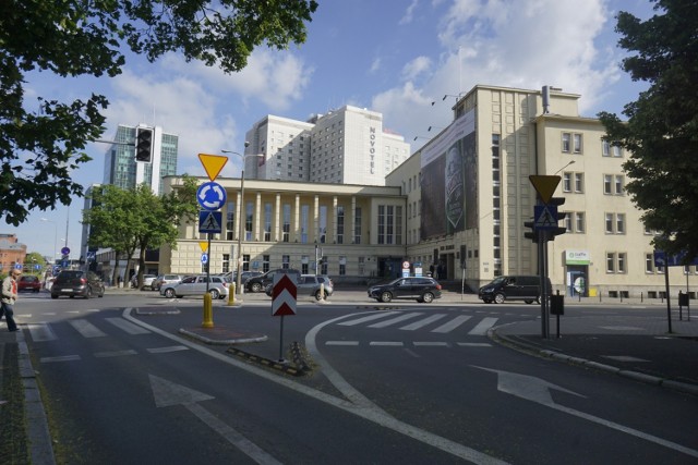 Obecna siedziba Teatru Muzycznego w Poznaniu nie spełnia oczekiwań publiczności i artystów.