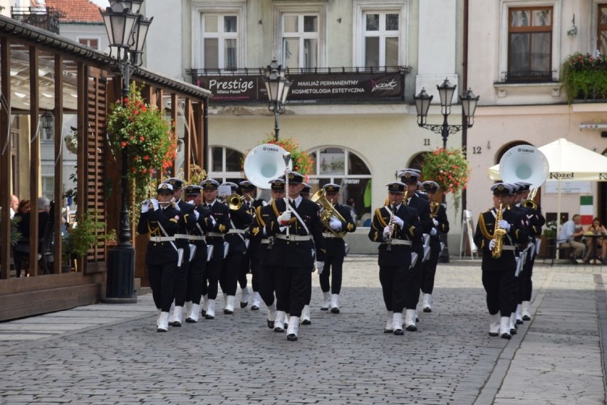 Orkiestra Wojskowa w Świnoujściu wystąpiła na Głównym Rynku...