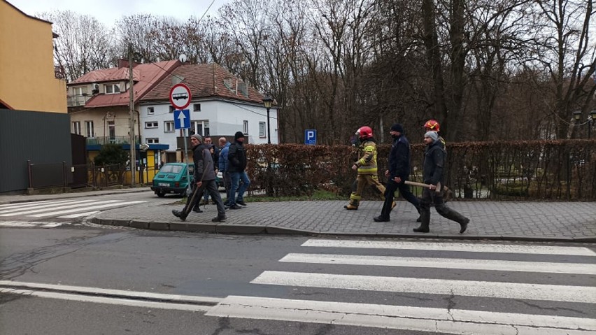 Ewakuacja trzech kamienic w centrum Bochni z powodu...