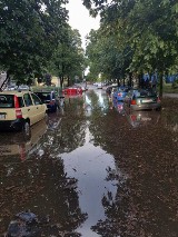 Ulewa w Katowicach: Zalane samochody na Koszutce [ZDJĘCIA]