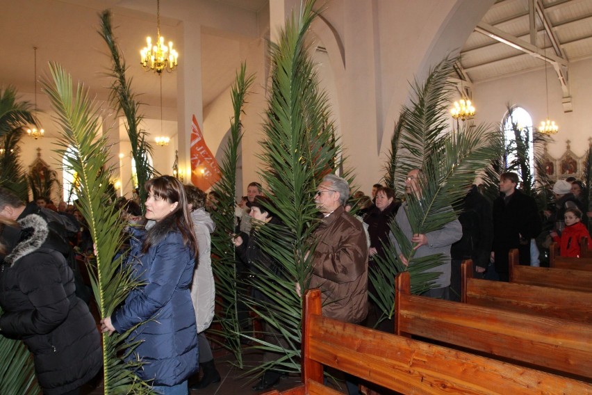 Gdynia: Flesz z przeszłości. 1.04.2012. Arcybiskup Sławoj Leszek Głódź na niedzieli palmowej w Gdyni 