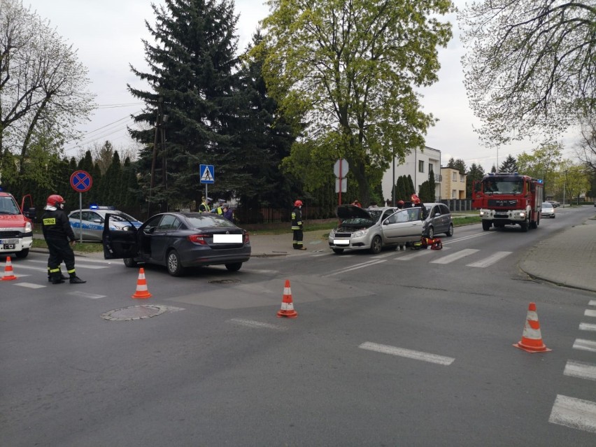 Wypadek na skrzyżowaniu ulic Zielonej i Szkolnej w Zduńskiej Woli [zdjęcia]