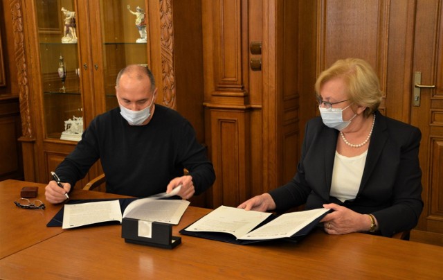 Przy ulicy Goethego w Zabrzu powstanie dworzec tymczasowy. Umowa została podpisana