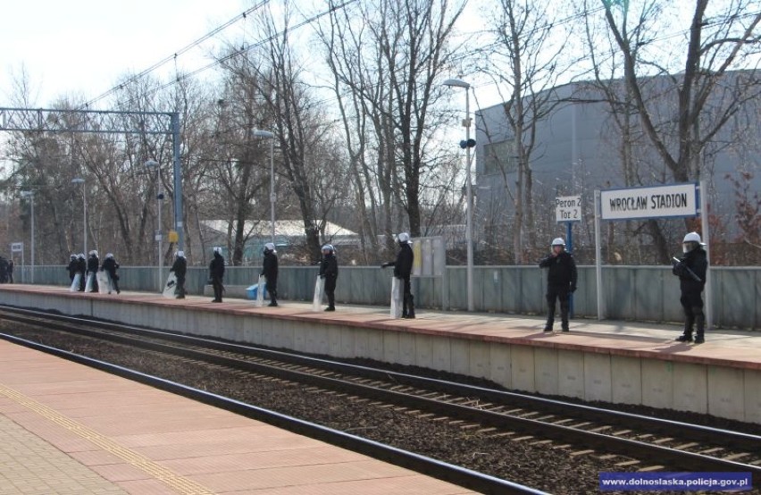 Akcja policja na meczu Śląsk - Górnik