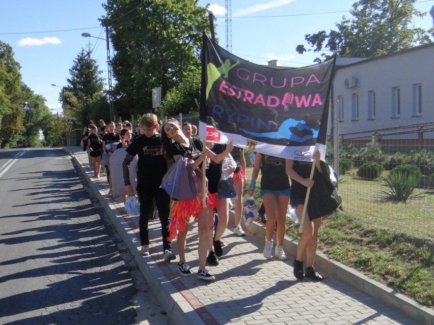 Grupa Estradowa z Rypina wystąpiła na dożynkach w Lisewie. Zobacz zdjęcia