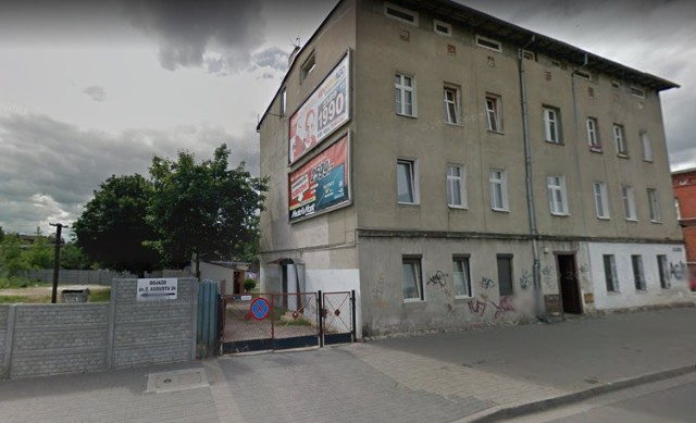 We wtorek w nocy palił się pustostan przy ul. Zygmunta Augusta 22 w Bydgoszczy - podali strażacy
