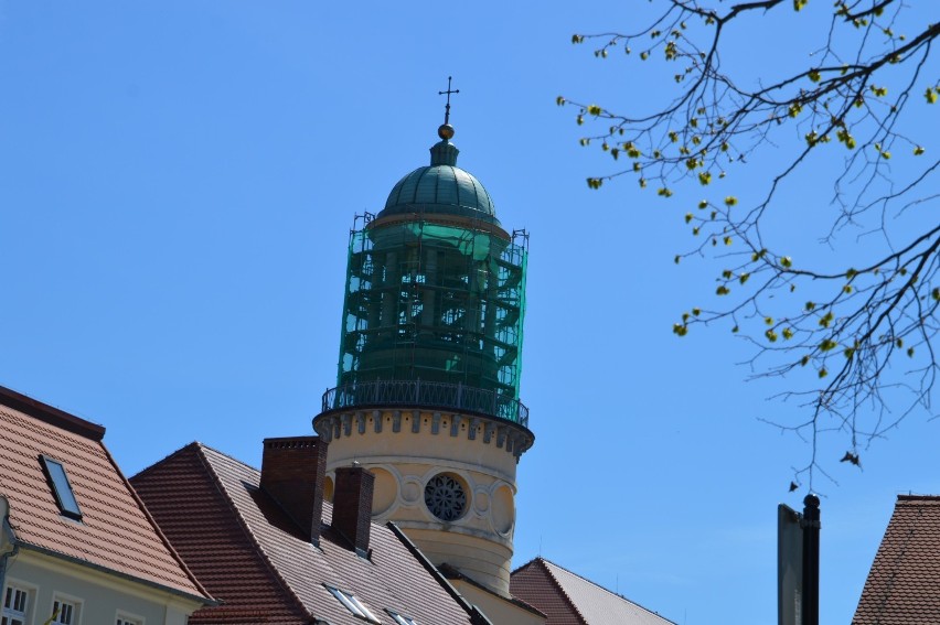 Trwa remont wieży kościoła pw. św. Andrzeja Boboli w Rawiczu. To nie koniec. Co jeszcze zostanie wykonane?