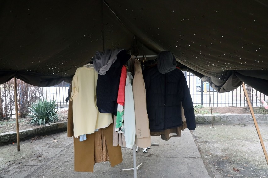 Legnica: Namiot z ciepłymi ubraniami w ramach akcji "Wymiana ciepła"