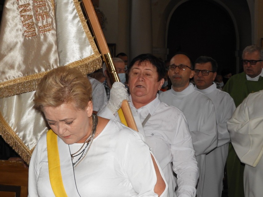 Krotoszyn: Ks. Kan. Grzegorz Kamzol objął w kanoniczne władanie par. pw. św. Apostołów Piotra i Pawła w Krotoszynie