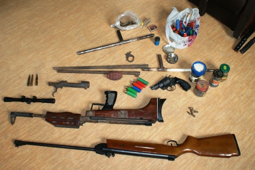 Nielegalna broń i amunicja zabezpieczona przez policję