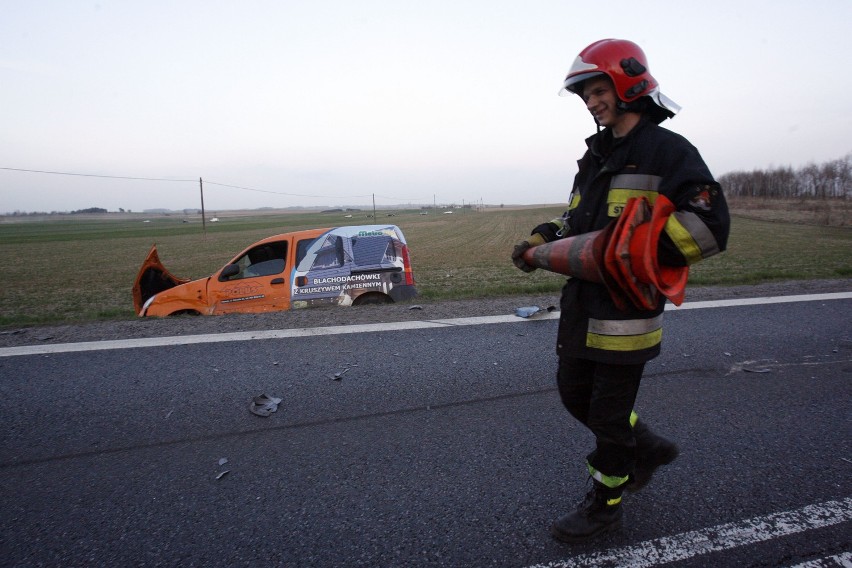 Legnica: Trzy osoby ranne w wypadku(ZDJĘCIA)