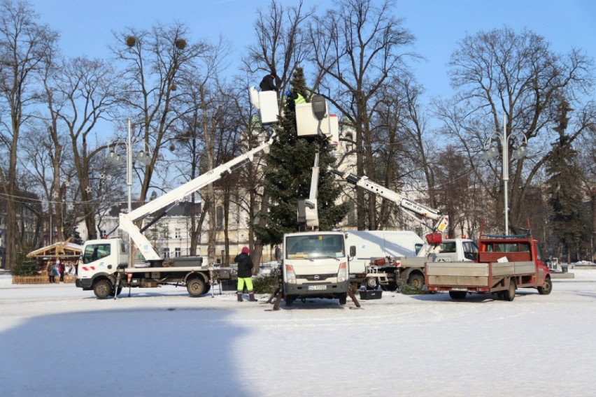 Demontaż świątecznych dekoracji w Częstochowie