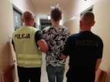 Bełchatów. Uderzyli barmana butelką i rzucali krzesłami. Napastnicy zostali zatrzymani przez policję