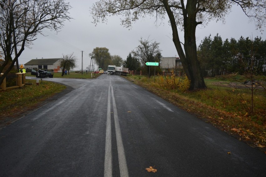 Wypadek w powiecie radziejowskim. 3 osoby w tym dwoje dzieci w szpitalu [zdjęcia]