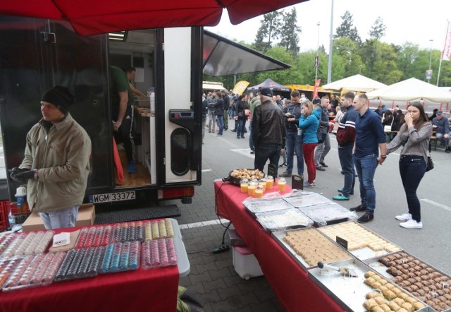 W weekend przed CH Atrium Molo w Szczecinie odbył się rodzinny piknik i zlot food trucków, które oferowały przysmaki z różnych stron świata. Zobaczcie zdjęcia!

ZOBACZ TEŻ WIDEO: Zlot food trucków na parkingu pod Atrium Molo w 2018 roku 
