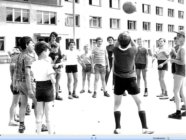 Kolonie letnie Wydziału Rolnictwa i Leśnictwa WRN na terenie szkoły rolniczej w Namysłowie. 30 czerwca 1972 roku.