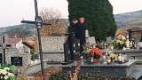 Prezydent RP Andrzej Duda z małżonką w Starym Sączu. Zapalił znicz na grobie dziadków