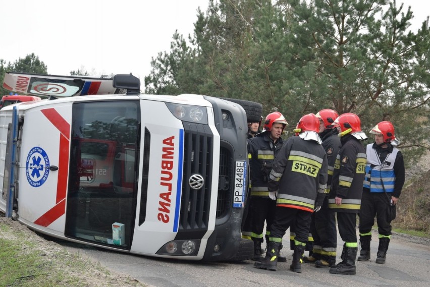 Wypadek karetki na ulicy Przemysłowej w Pile