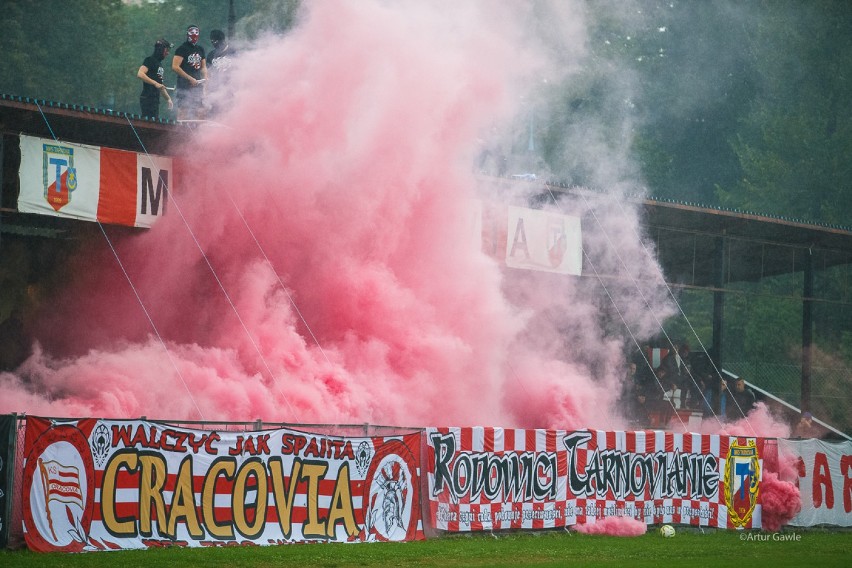 Mecz rozgrywany był na stadionie przy ul. Bandrowskiego