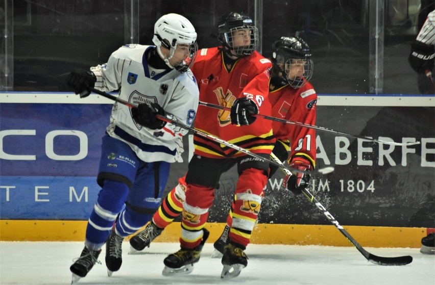 Kwalifikacja do hokejowych MP juniorów młodszych: UKH Unia...