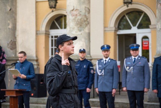 Nowe pokolenie policjantów kształci się w Zespole Szkół im. Adama Mickiewicza w Objezierze. Ci młodzi ludzie zdecydowali, że w przyszłości chcą zostać stróżami prawa.
