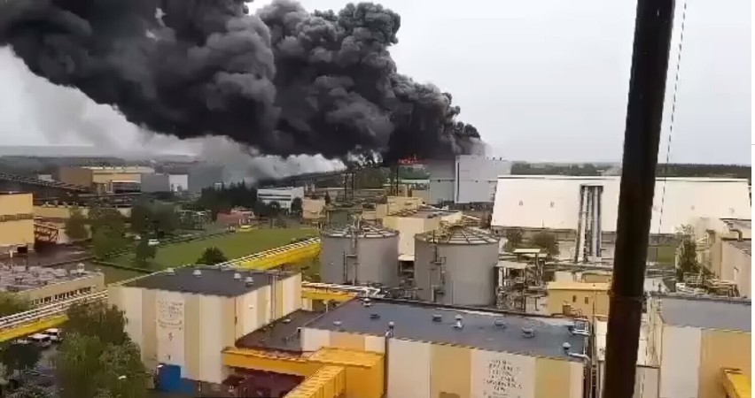 Pożar w Elektrowni Bełchatów wynikiem błędu ludzkiego, poinformowała PGE GIEK. Są zwolnienia dyscyplinarne