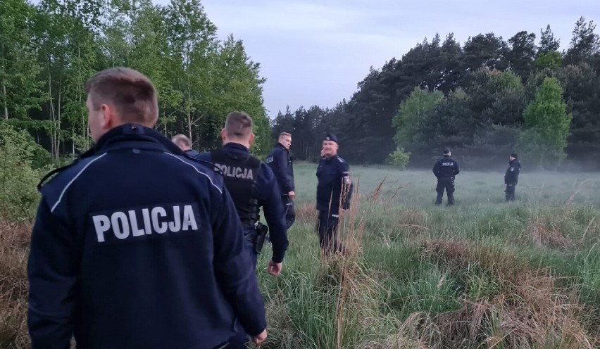 Gmina Ładzice. Policyjne poszukiwania zaginionej 87-latki. Kobietę wypatrzyła załoga śmigłowca