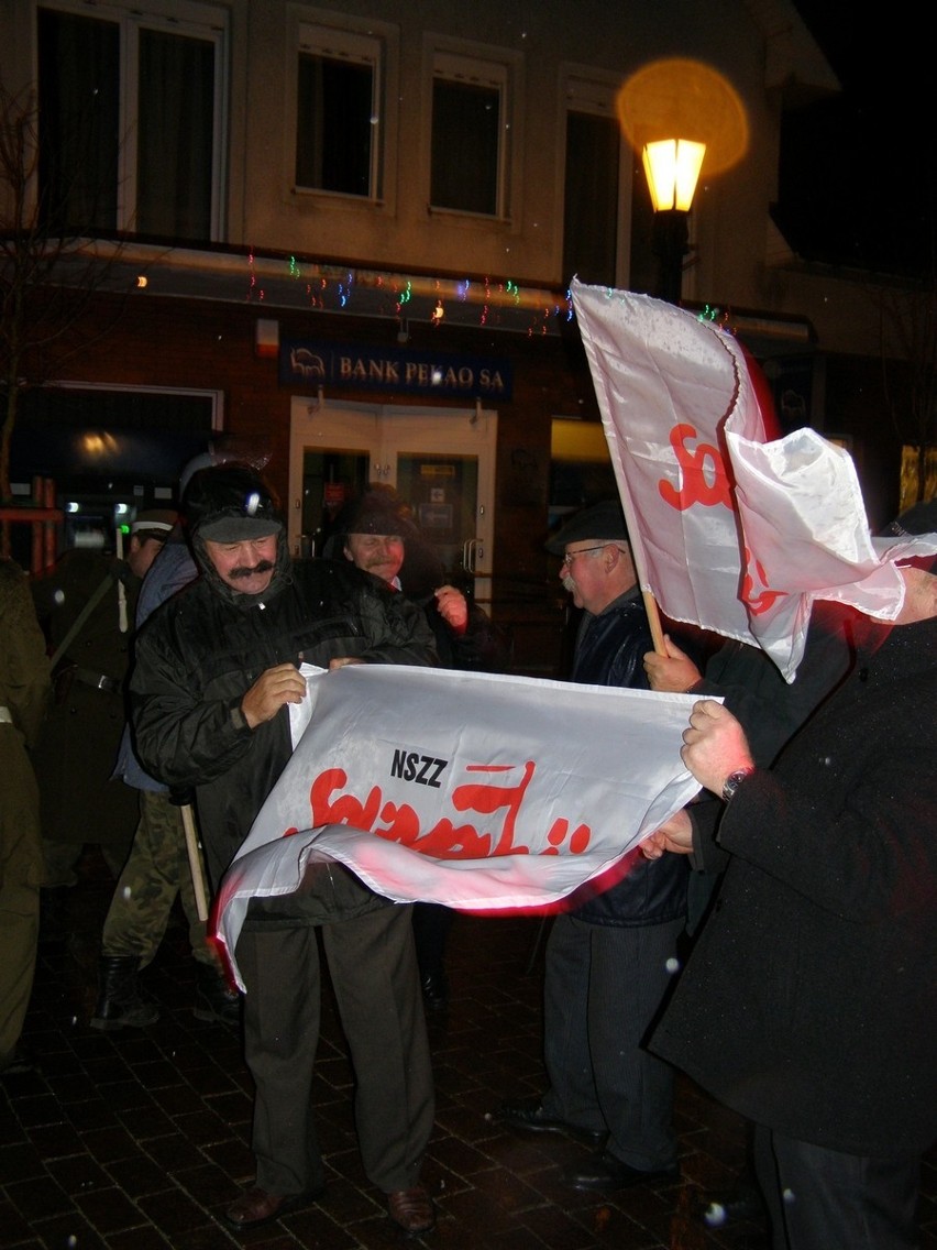 Przygotowania do demonstracji solidarnościowej w Alei...