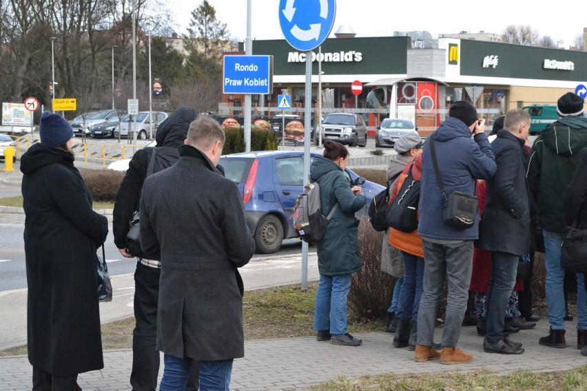 15 marca uroczyście otwarto Rondo Praw Kobiet w Chorzowie.