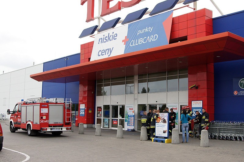 Kalisz: Pożar w supermarkecie Tesco przy ulicy Majkowskiej. ZDJĘCIA