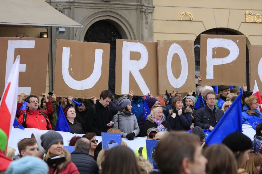 Unia Europejska: Od niewielkiej wspólnoty po największą organizację w Europie