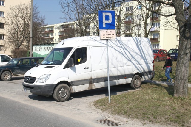 Rewolucja handlowa w Warszawie. Koniec z samochodami dostawczymi blokującymi ruch?