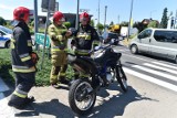 Samochód osobowy uderzył w motocyklistę na rondzie Gronowo [ZDJĘCIA]