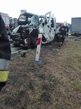 Wypadek w Szczurach: 6 osób poszkodowanych w zderzeniu busa z ciężarówką