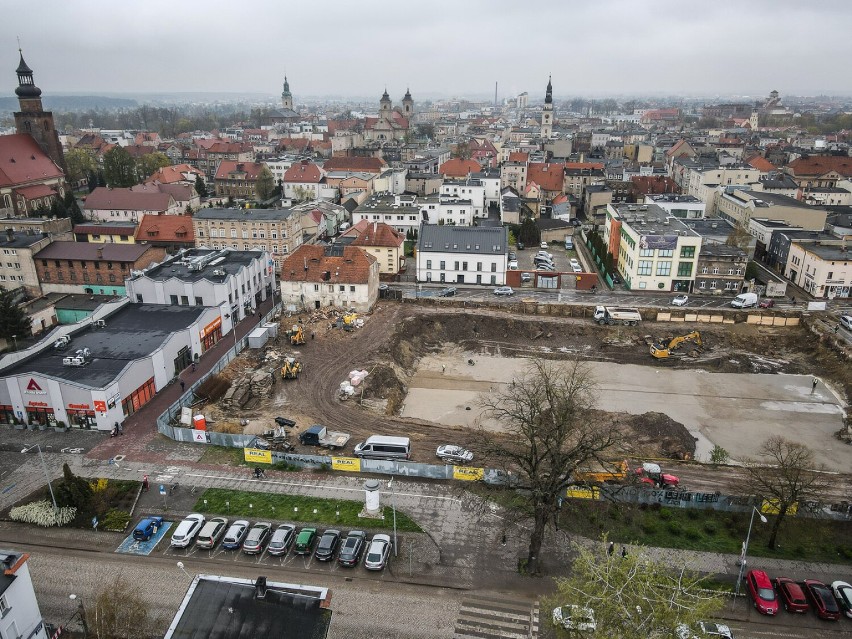 Galeria handlowa Goplana w Lesznie, budowa podziemnych parkingów, kwiecień 2022