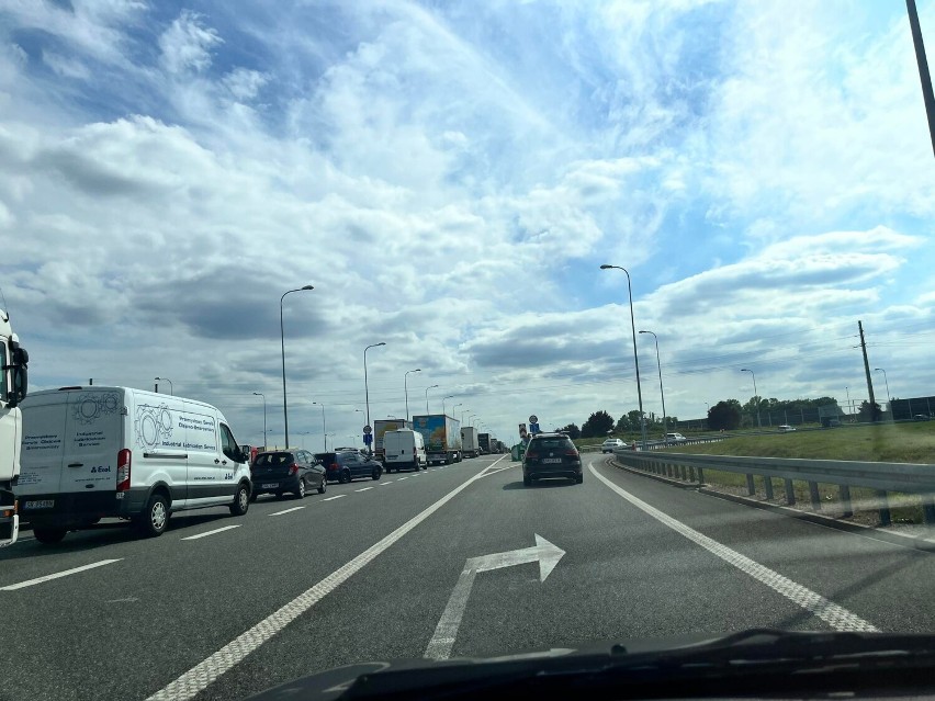 Utrudnienia na autostradzie A4 w Katowicach. Tworzą się gigantyczne korki. Kierowcy muszą uzbroić się w cierpliwość