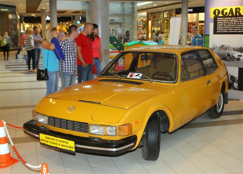 Stare samochody w piotrkowskim Focus Mall postoją do środy