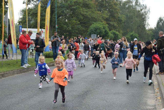 Biegi dziecięce: dzieci specjalnej troski, krasnale, przedszkolaki, roczniki 2014 - 2018. Fotorelacja  część I - 25.09.2022