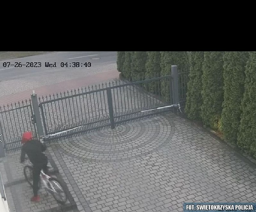 Skarżyscy policjanci upublicznili wizerunek mężczyzny podejrzewanego o kradzież roweru. Rozpoznasz go? Zobacz zdjęcia