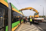 Awaria tramwaju na moście Dworcowym w Poznaniu! Tramwaje były kierowane objazdem. Zobacz zdjęcia i wideo z akcji podnoszenia pojazdu!