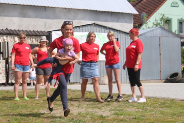 W Nowej Niedrzwicy koło Przytocznej odbył się rodzinny festyn, w którym udział wzięły dzieci wraz z rodzicami.