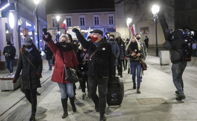 W międzynarodowy Dzień Kobiet ulicami Rzeszowa przeszedł Strajk Kobiet.