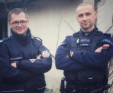Częstochowscy policjanci wyciągnęli mężczyznę z płonącego budynku na Parkitce