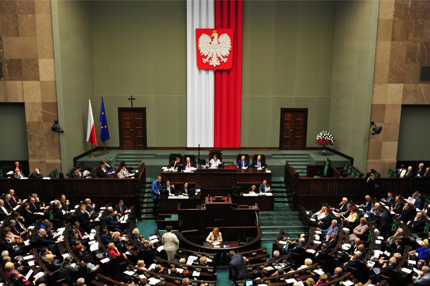 W PRL-u Senat został zlikwidowany. Zrobiono to na postawie...